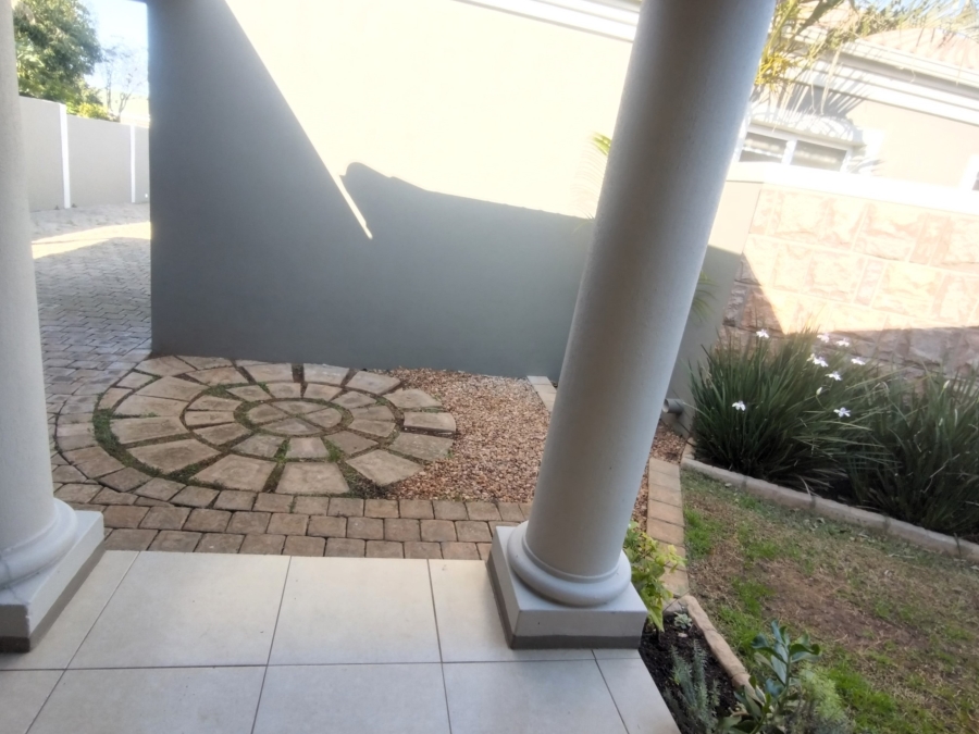 5 Bedroom Property for Sale in Wavecrest Eastern Cape